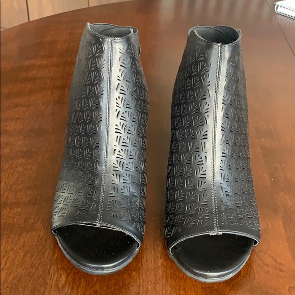 ***SOLD***REACTION Kenneth Cole - Picture 1 of 8